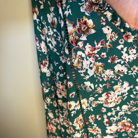 Collective Concepts Green White Sloan Floral Peplum Blouse Fab Fit Fun Medium - Picture 6 of 9